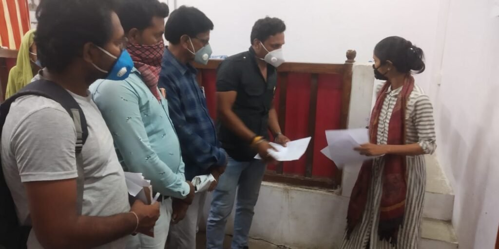 देवास : बागली सहायक सचिव से हुई अभद्रता के मामले में थाना प्रभारी के विरुद्ध जिले भर में आवेदन