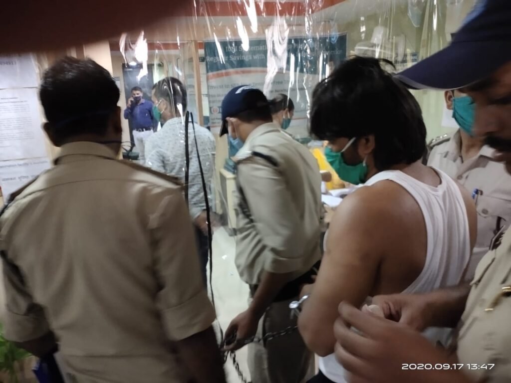 सतना : नाबालिग से दुष्कर्म के आरोपी समीर उर्फ सिकंदर मामले में आज बैंक लॉकर में मिली सीडी, नगदी और अन्य सामान