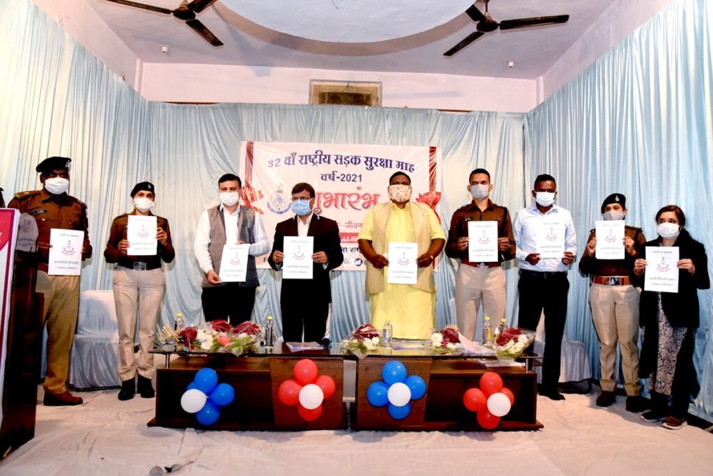 रतलाम : 32 वें राष्ट्रीय सड़क सुरक्षा माह का शुभारंभ, अधिकारियों ने किया सम्बोधित 1 रतलाम : 32 वें राष्ट्रीय सड़क सुरक्षा माह का शुभारंभ, अधिकारियों ने किया सम्बोधित