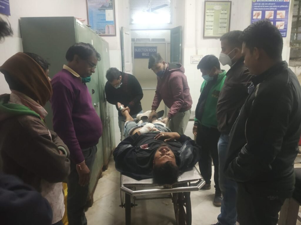 रतलाम : साँवरिया जी जा रहे 4 युवको का एक्सीडेंट, एक की मौके पर मौत 1 रतलाम : साँवरिया जी जा रहे 4 युवको का एक्सीडेंट, एक की मौके पर मौत