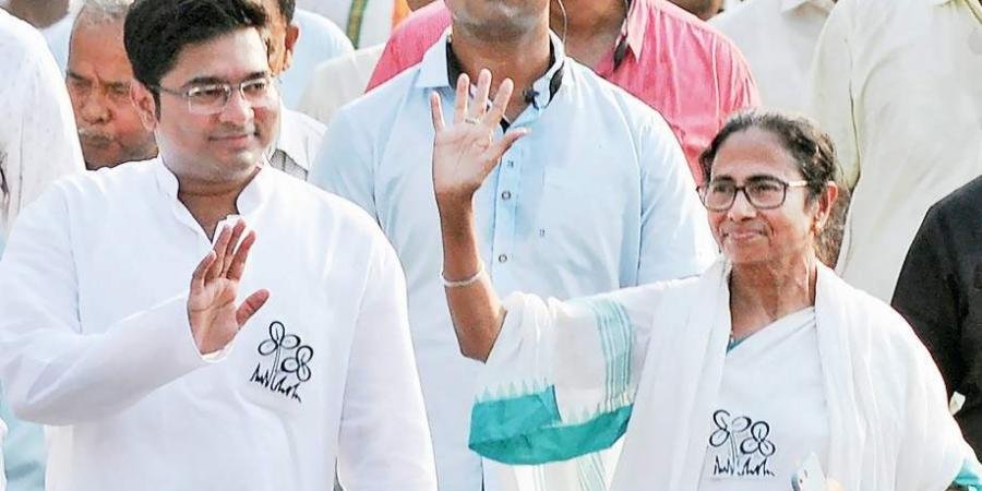 कोलकाता : ममता बनर्जी के भतीजे के घर पंहुची Cbi, कोयला तस्करी से जुड़ा है मामला 1 कोलकाता : ममता बनर्जी के भतीजे के घर पंहुची Cbi, कोयला तस्करी से जुड़ा है मामला