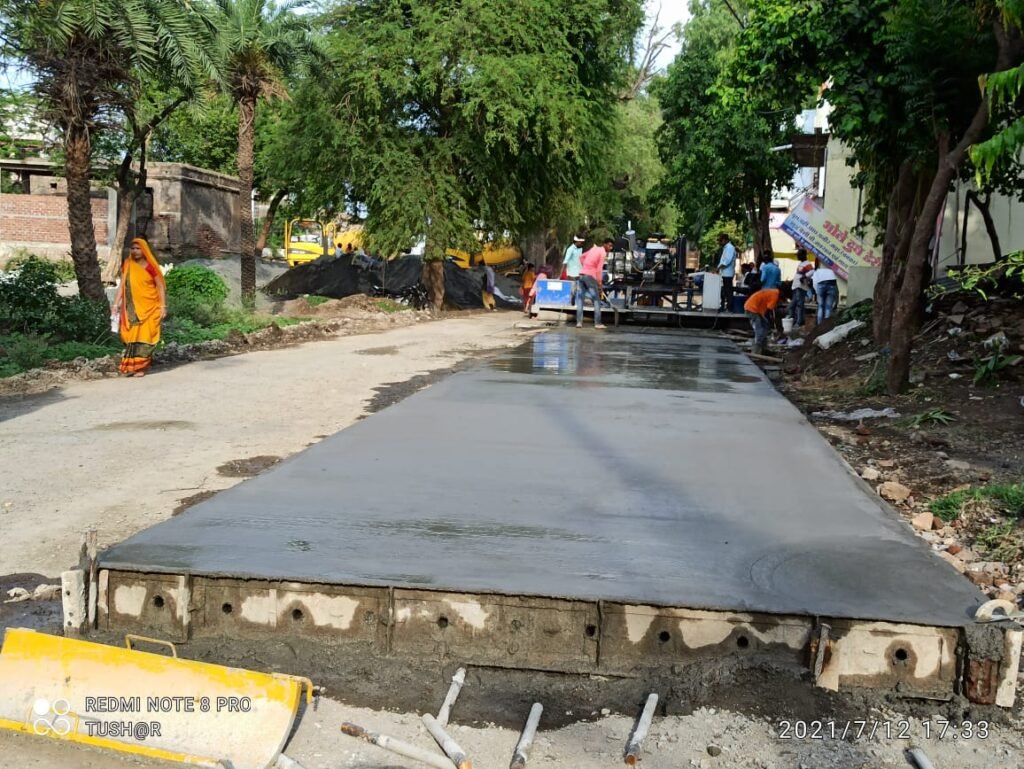रतलाम : अधर में लटके रोड़ कार्य को कलेक्टर कुमार पुरुषोत्तम ने दी गति, जनता ने दिया कलेक्टर साहब को धन्यवाद 1 रतलाम : अधर में लटके रोड़ कार्य को कलेक्टर कुमार पुरुषोत्तम ने दी गति, जनता ने दिया कलेक्टर साहब को धन्यवाद
