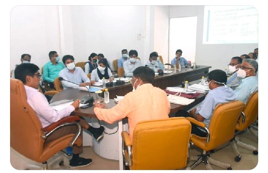 रतलाम : निगम के कार्यो से नाखुश कलेक्टर ने दिए कई निर्देश, अधिकारियों को सख्त हिदायत 1 रतलाम : निगम के कार्यो से नाखुश कलेक्टर ने दिए कई निर्देश, अधिकारियों को सख्त हिदायत