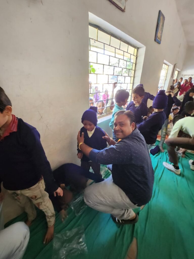 रतलाम : जय मां अम्बे शक्ति सामाजिक समिति द्वारा प्रीतमनगर सरकारी स्कूल में गर्म वस्त्र वितरित किए गए 1 रतलाम : जय मां अम्बे शक्ति सामाजिक समिति द्वारा प्रीतमनगर सरकारी स्कूल में गर्म वस्त्र वितरित किए गए